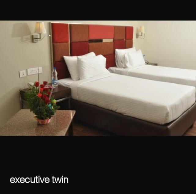 Hotel-S-Park Khammam Eksteriør billede